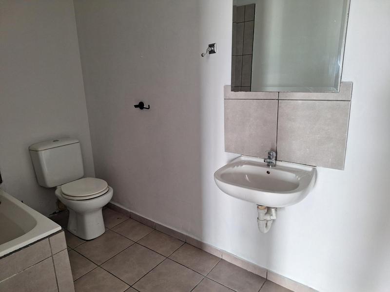 2 Bedroom Property for Sale in Goodwood Central Western Cape